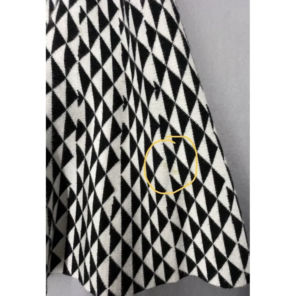 Carmen Marc Valvo Skirt S Black White Geo Short Flare Stretchy Career Casual Fun